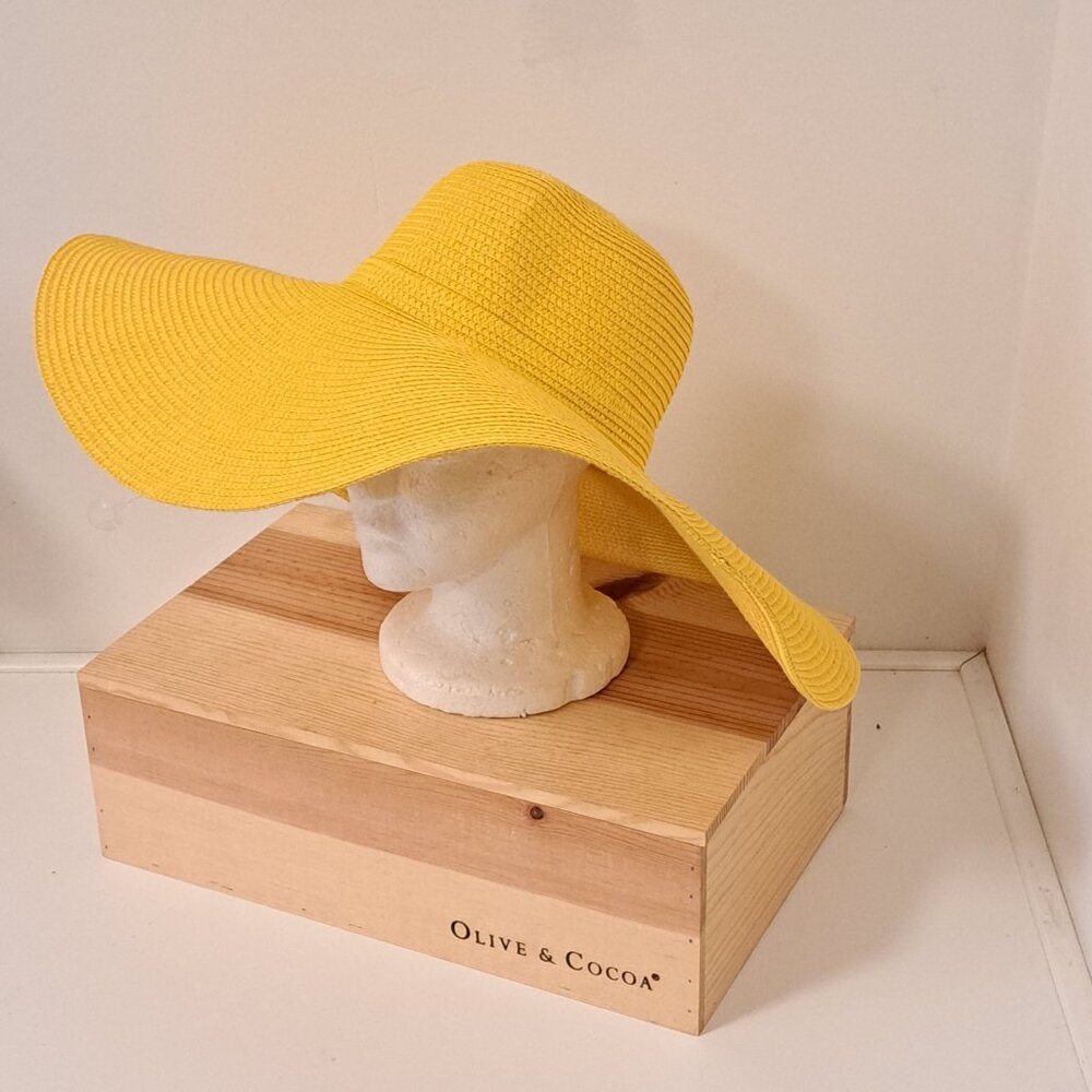 Odiva Oversize Yellow Wide brim Straw Hat